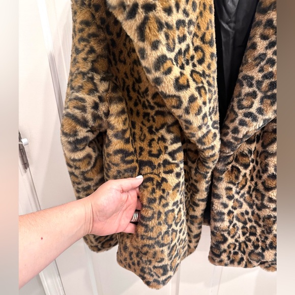 🦋Camila Coelho Leopard Print Short Coat l size-Small - Picture 4 of 6